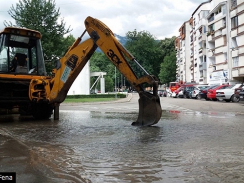 Jablanica: Pukla vodovodna cijev, voda se izlila na M-17