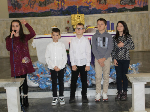 FOTO: Sv. Nikola i ove godine razveselio djecu u župi Rama-Šćit