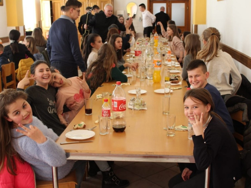 FOTO/VIDEO: Dječji zbor župe Prozor dva dana u Lašvanskoj dolini