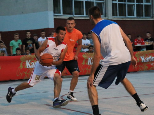 FOTO: U Prozoru počeo 13. Streetball turnir