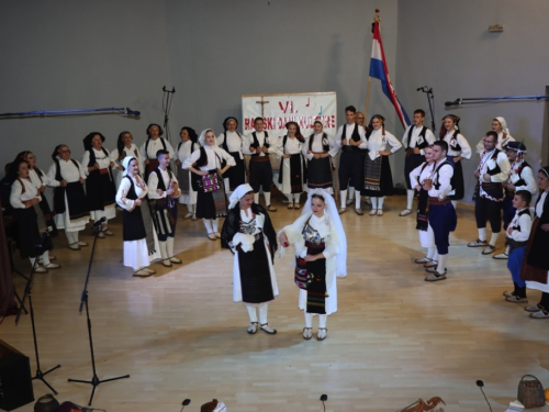 FOTO/VIDEO: Večer folklora u Prozoru
