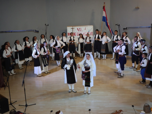 FOTO/VIDEO: Večer folklora u Prozoru