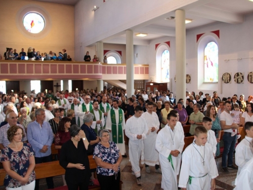 FOTO: Dan posvete crkve i susret duhovnih zvanja u župi Prozor