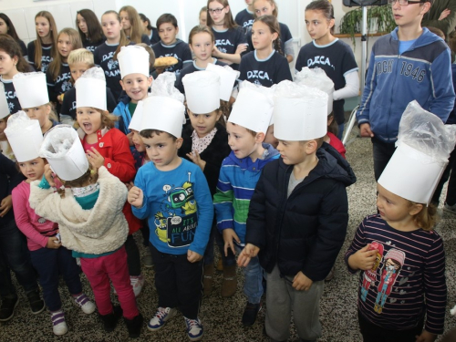 FOTO/VIDEO: Dani kruha u OŠ Marko Marulić Prozor