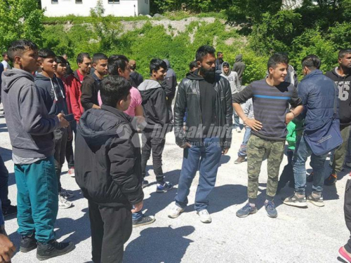 Reakcije na blokadu migranata: Od ratnog zločina do traženja da se uhiti Herceg