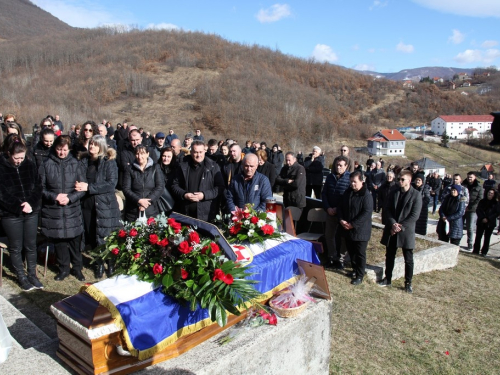 FOTO: Pokopan Marinko Zelenika, stotine ljudi na ispraćaju