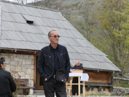 FOTO: Druženje Rumbočana i sv. misa na Zahumu