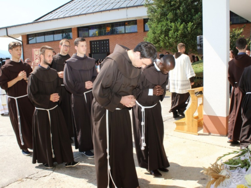 FOTO: Mlada misa fra Franje Barabana u Rumbocima