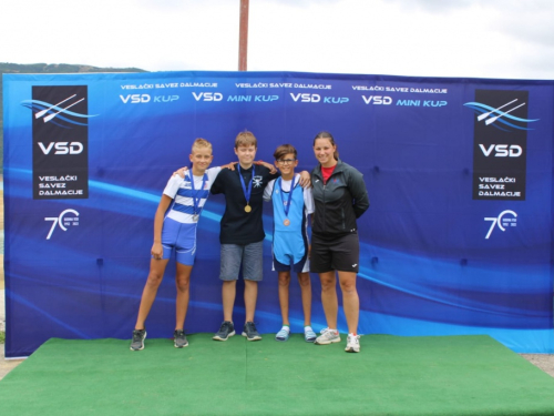 FOTO: Na Ramskom jezeru održana 10. veslačka regata