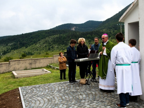 FOTO: Blagoslov gradilišta i kamena temeljca nove filijalne crkve na Risovcu