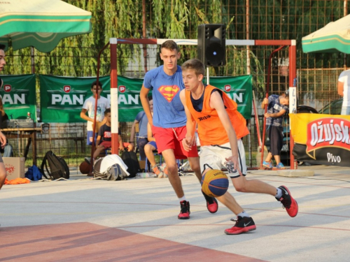 FOTO: Ekipa ''ALF Market'' osvojila Streetball za juniore