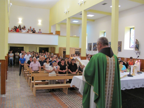 Hodža vozi bake katolkinje na misu, katolici skupljali pomoć za oboljelu Ajlu