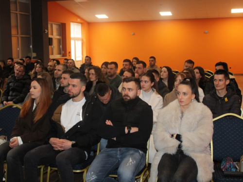 FOTO: Tečaj priprave za brak u župi Gračac