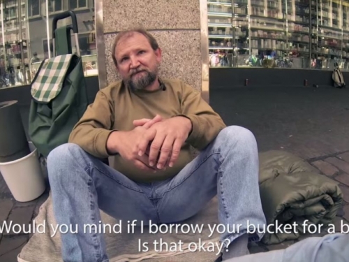 VIDEO: Posudio je kantu od beskućnika i onda...