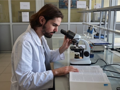 Mladi istraživač iz BiH radi na platformi koja bi omogućila razvoj cjepiva za koronavirus