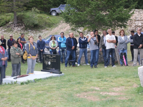 FOTO: Na Vranu služena sv. misa za poginule duvandžije