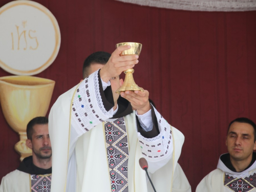 FOTO: Mlada misa fra Antonia Baketarića u Rumbocima