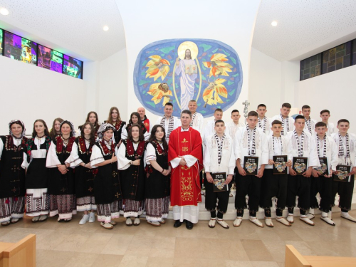 FOTO: Krizma u župi Rumboci