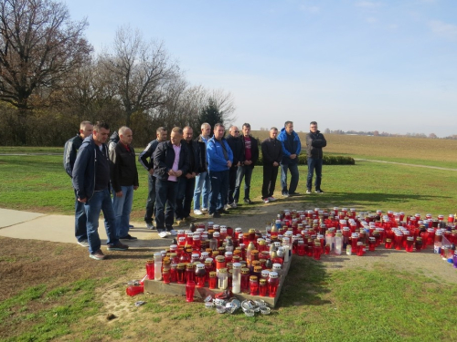 FOTO: Ramljaci na druženju kod Mladena Papka, iločkog vinara ramskih korijena