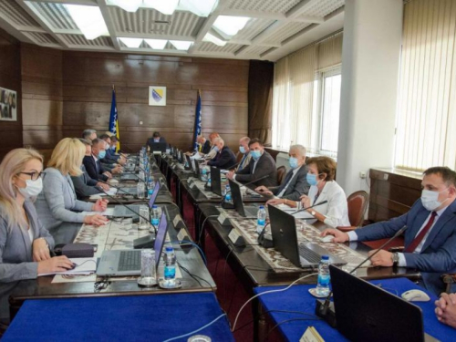 Ministarstva dijele novac