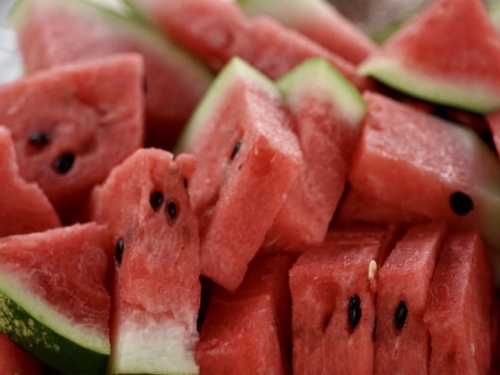 Evo zašto trebamo jesti koštice lubenice