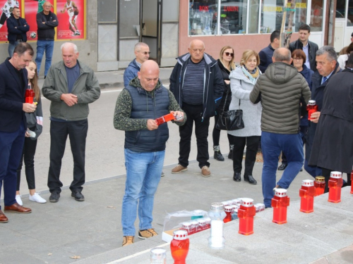 FOTO: Povodom Svih svetih u Prozoru zapaljene svijeće za poginule i preminule branitelje