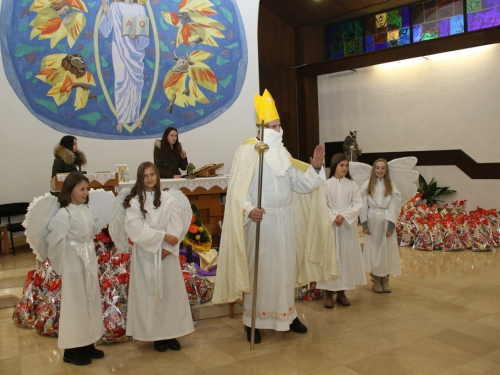 ​FOTO: Sv. Nikola s radošću dočekan u župi Rumboci