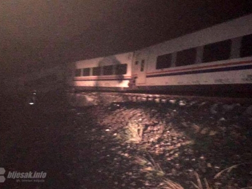 Čapljina: Vlak izletio iz tračnica