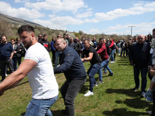 FOTO: Druženje Rumbočana i sv. misa na Zahumu