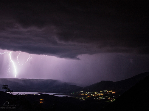 FOTO/VIDEO: Munje parale nebo nad Ramom