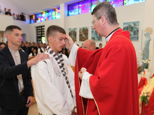 FOTO: Krizma u župi Rumboci