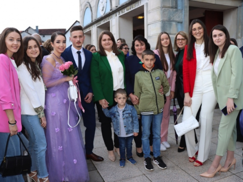 FOTO/VIDEO: Matura 2023. - Defile mladosti na ulicama Prozora