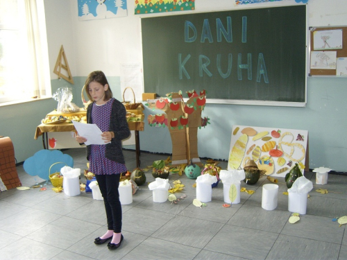 FOTO: Dani kruha i zahvalnosti za plodove zemlje u PŠ Lug