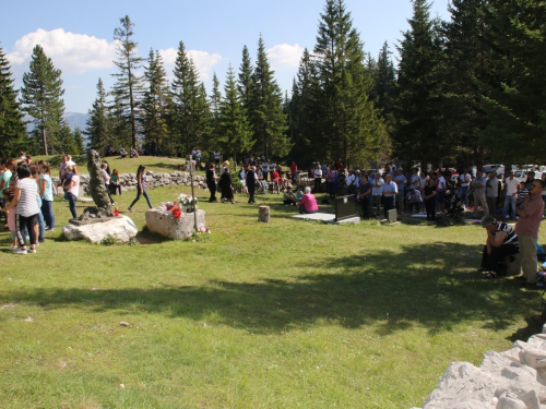 FOTO/VIDEO: Na Vran planini služena misa za poginule duvandžije