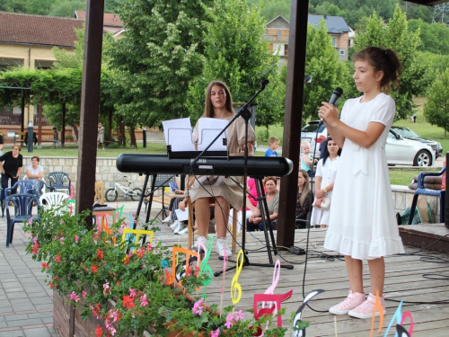 FOTO: 16. festival duhovne glazbe ''Djeca pjevaju Isusu'' u župi Prozor