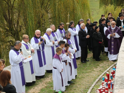 FOTO: Dan sjećanja na ramske žrtve u župi Rama-Šćit