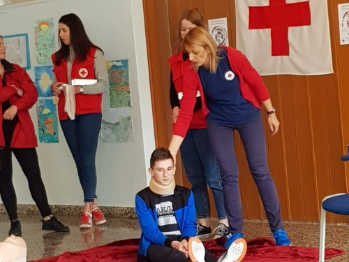 U OŠ ''Ivan Mažuranić'' Gračac održana edukacija pružanja prve pomoći