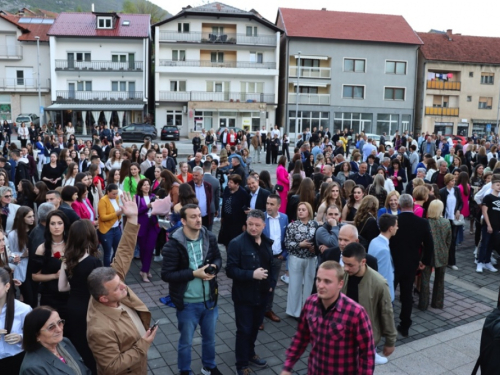 FOTO/VIDEO: Matura 2023. - Defile mladosti na ulicama Prozora