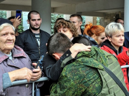 Žene ruskih vojnika prijete da će ići u Ukrajinu: ''Vratite mi muža, rastrgat ću vas''