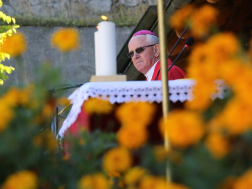 FOTO: Na Uzdolu obilježena 24. obljetnica stravičnog pokolja nad Hrvatima