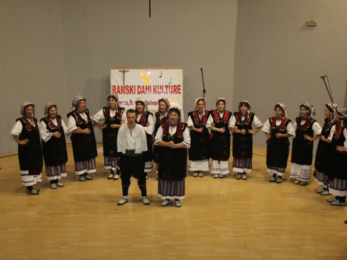 FOTO/VIDEO: Večer folklora u Prozoru