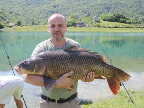 FOTO/VIDEO: U Ramskom jezeru uhvaćen šaran kapitalac od 28,4 kg