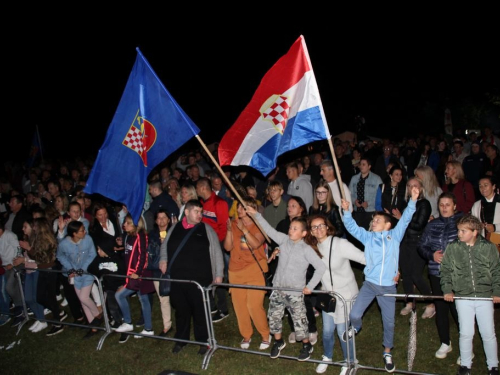 FOTO: U etno selu Remić održan veliki koncert Mate Bulića i prijatelja