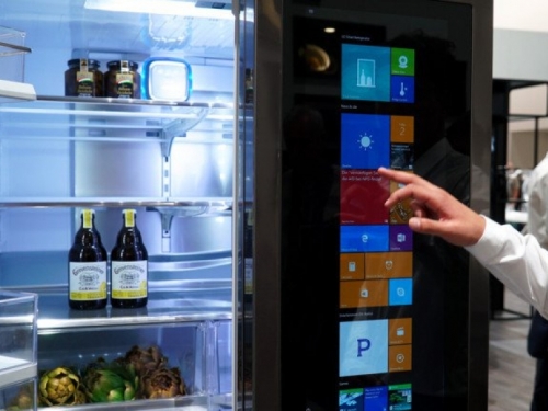 LG predstavio pametni hladnjak s Windowsima 10