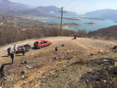 FOTO: Rumbočka mladost u akciji čišćenja Izlaza