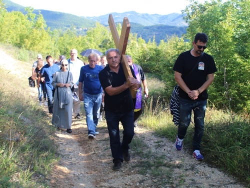 Križni put i slavlje sv. Mise na Uzdolskoj kalvariji