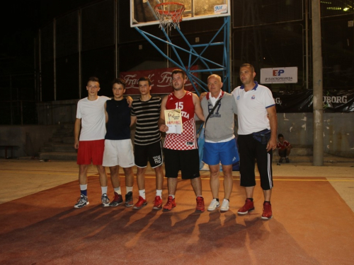 FOTO: Ekipa ''ALF Market'' osvojila Streetball za juniore