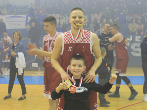 FOTO: Pogledajte atmosferu na tribinama na košarkaškom finalu između Rame i Čapljine