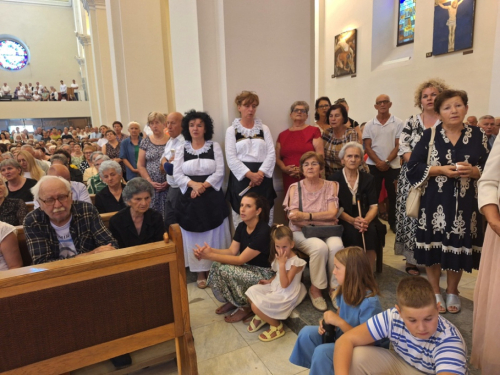 FOTO: Šćitski vikar fra Tomislav Vidović proslavio mladu misu