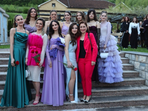 FOTO/VIDEO: Matura 2023. - Defile mladosti na ulicama Prozora